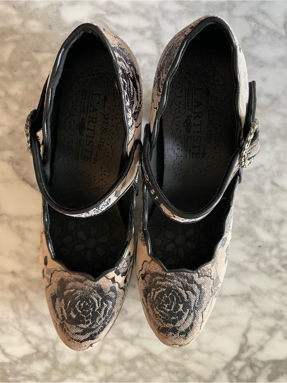L'artiste Mary Jane Floral Heels in Silver and Black Size 37 = 6.5 to 7 - Picture 3 of 6